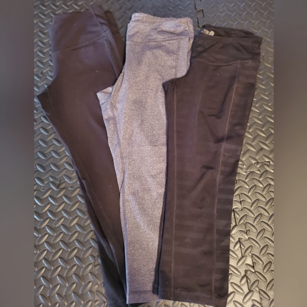 3 Old Navy crop leggings Medium
